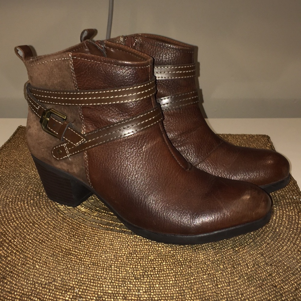 Low brown boots